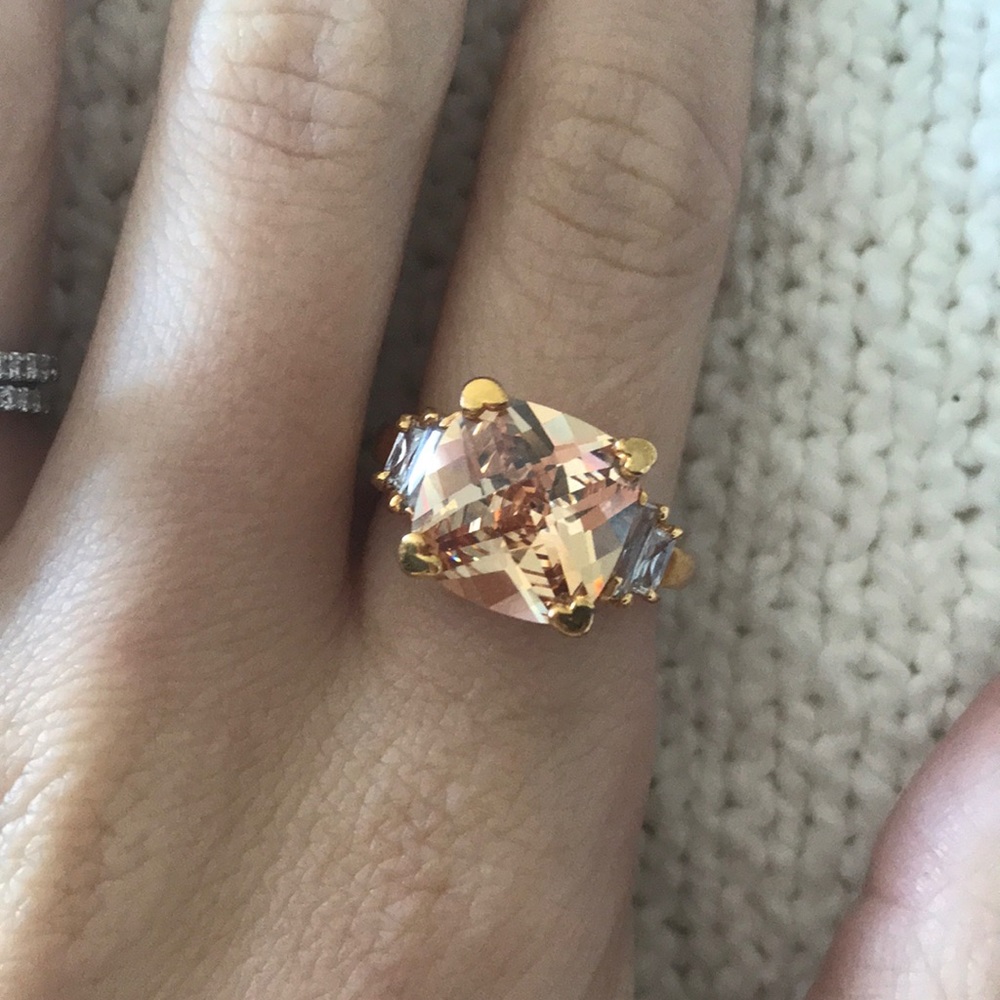 Gold ring yellow stone